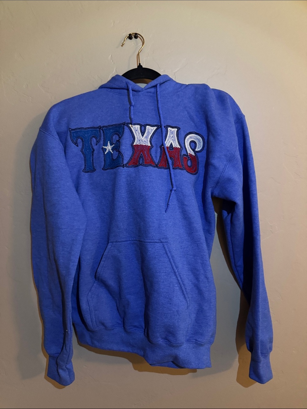 Gildan Blue 'TEXAS' Graphic Crewneck Sweatshirt